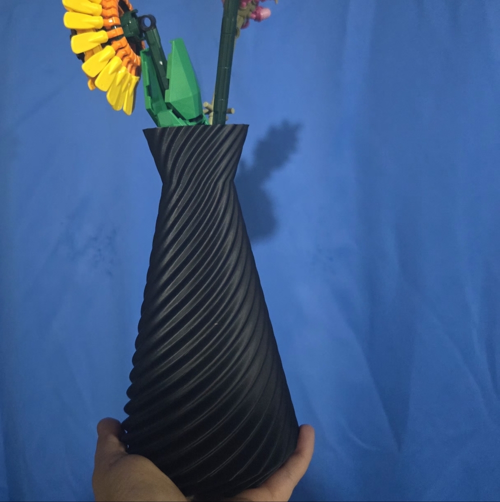 Black Swirl Vase